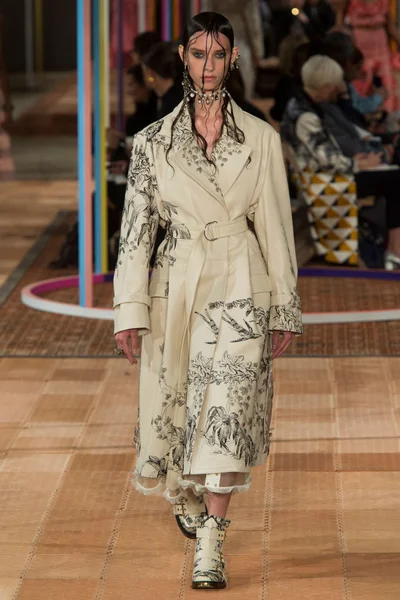 Look 7